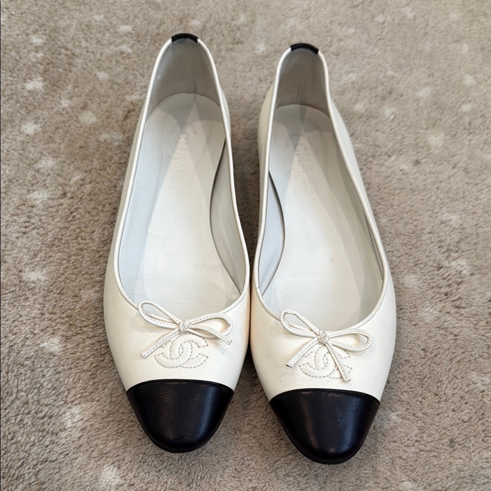 Chanel Women's White and Black Ballet Flats
